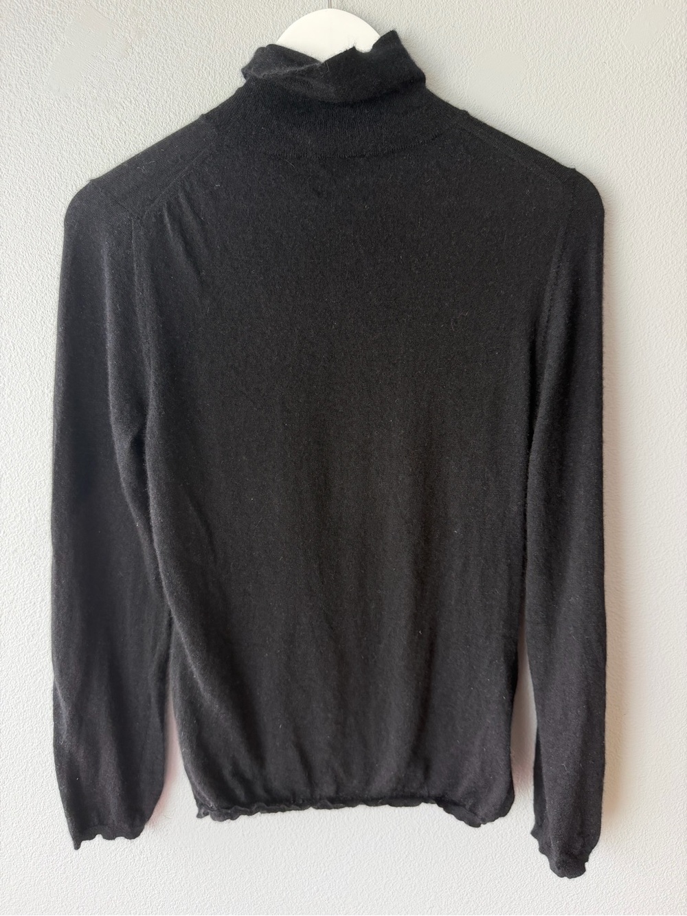 TSE *flawed* black long sleeve 100% cashmere turtleneck sweater Women’s sz L